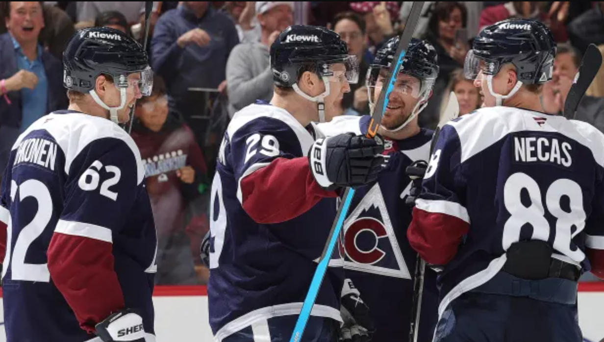 Чикаго поступився Колорадо, Оттава та Баффало обіграли суперників: результати НХЛ